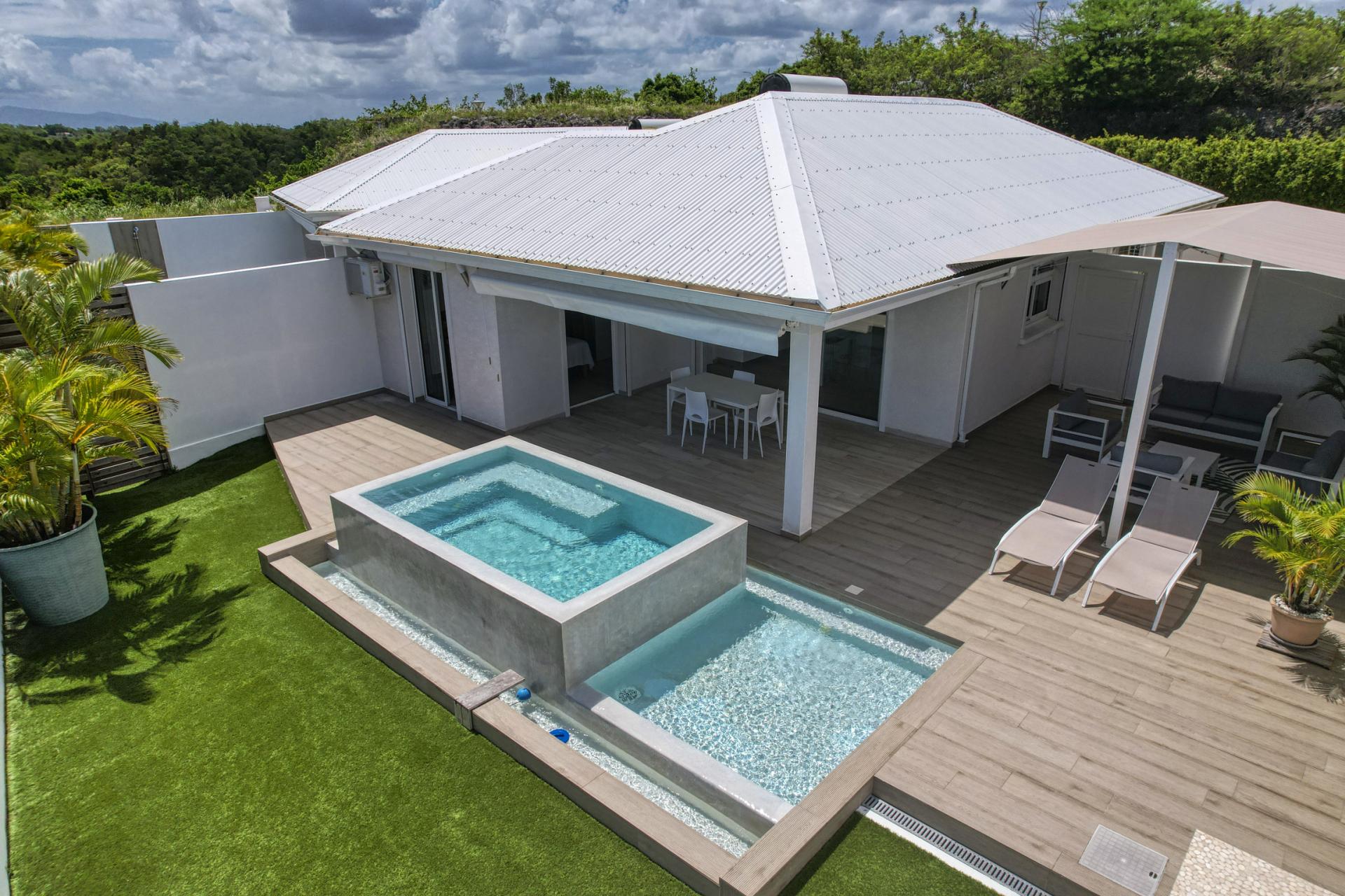 1.Location villa 2 chambres piscine vue mer Le Gosier Guadeloupe